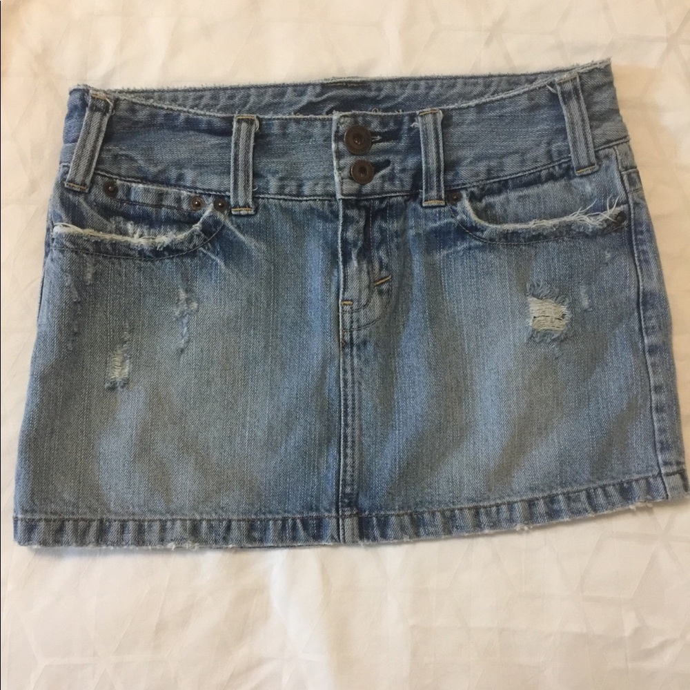 American Eagle Distressed Skirt. Size 2